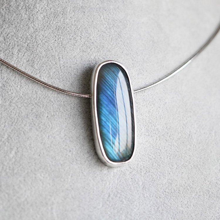 Wear Me Upon Your Skin：Gemstone Necklace Art
