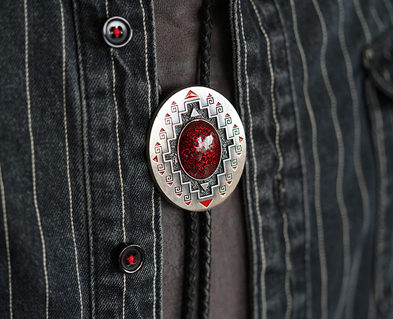 The Crimson Totem：Southwestern Tribal Meander Bolo Tie