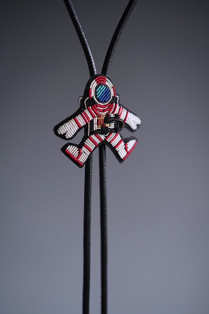 The Interstellar Drifter：Zardosi Hand-Embroidered Astronaut Bolo Tie