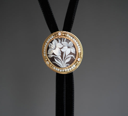 "Lily" Italian Cameo Bolo Tie - Handcrafted Shell Cameo Velvet Choker Necklace with Pearls