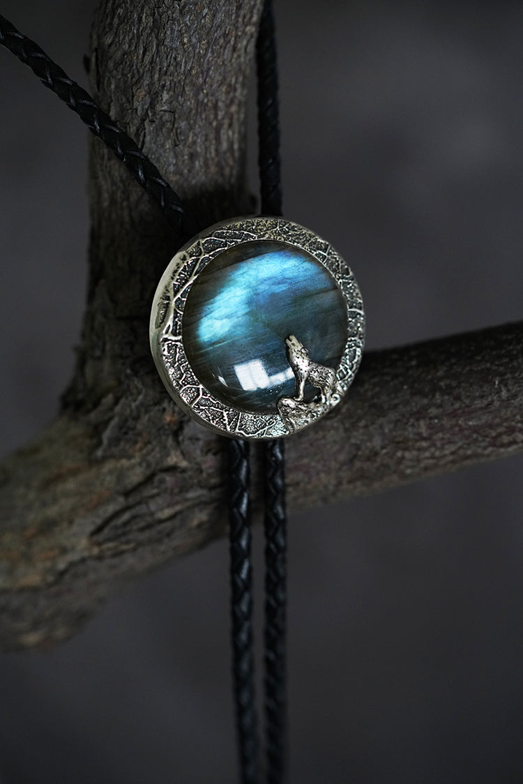 The Shadowwood Howl · S999 Fine Silver Wolf & Labradorite Bolo Tie