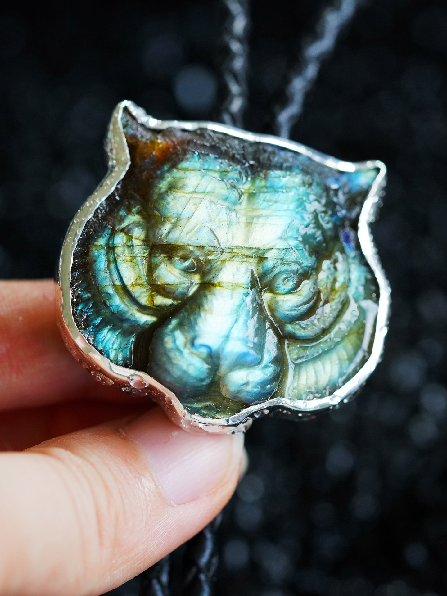 The Spectral Tiger · Hand-Carved Natural Labradorite & 925 Silver Bolo Tie