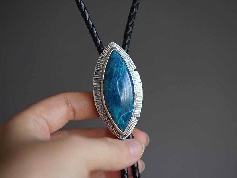 Artical Heart The Mountain Creek:Silver with Chrysocolla Bolo Tie