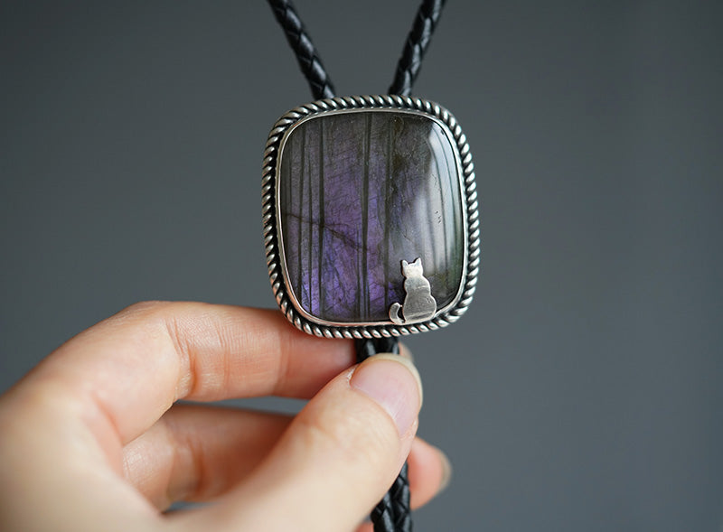 “The Window Gazer” Natural Labradorite and Silver Cat Bolo Tie
