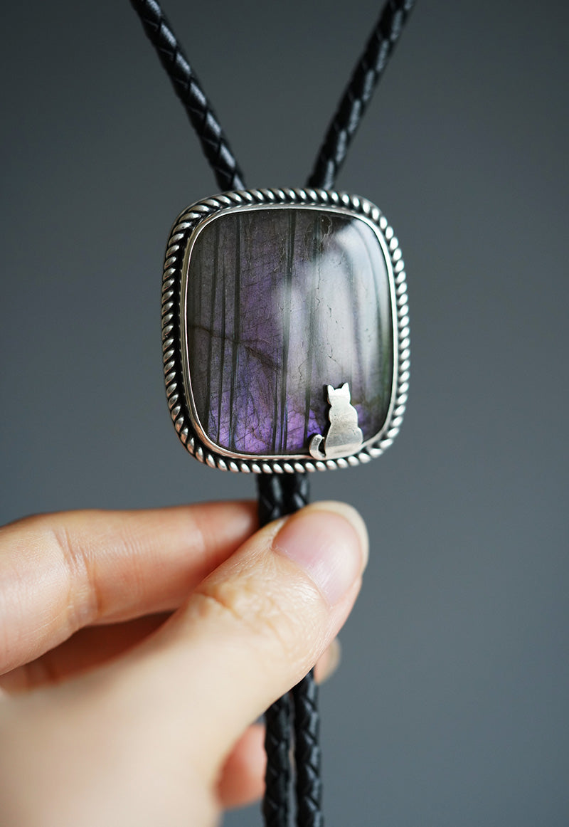 “The Window Gazer” Natural Labradorite and Silver Cat Bolo Tie