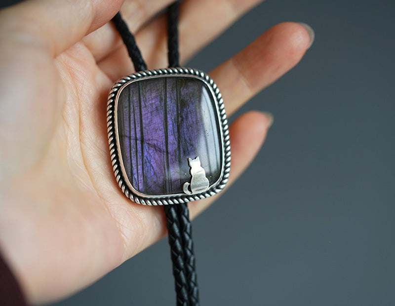 “The Window Gazer” Natural Labradorite and Silver Cat Bolo Tie